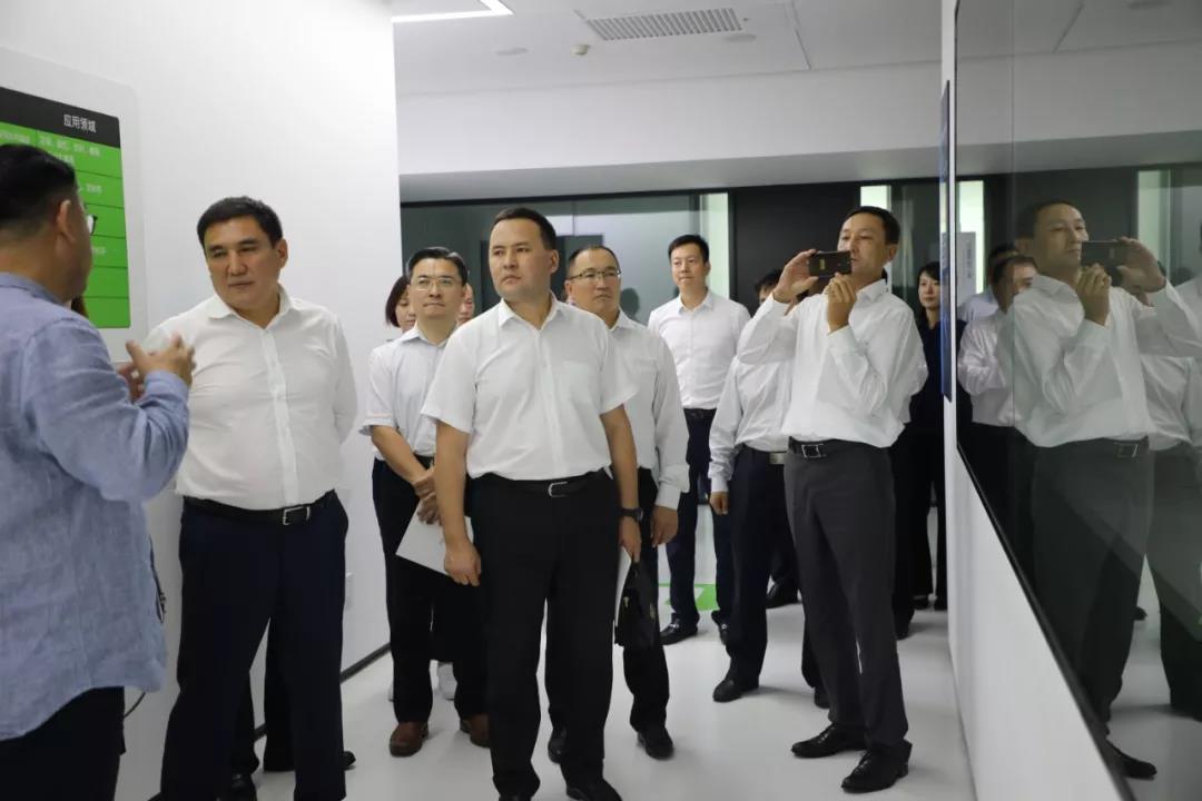 參觀研發中心微生物基礎研究.jpg